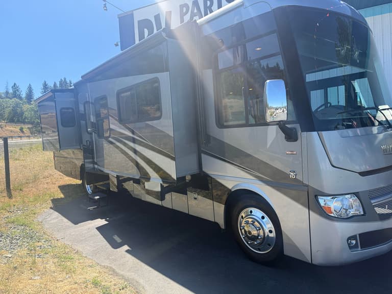 2014 WINNEBAGO ADVENTURER 2 featured photo