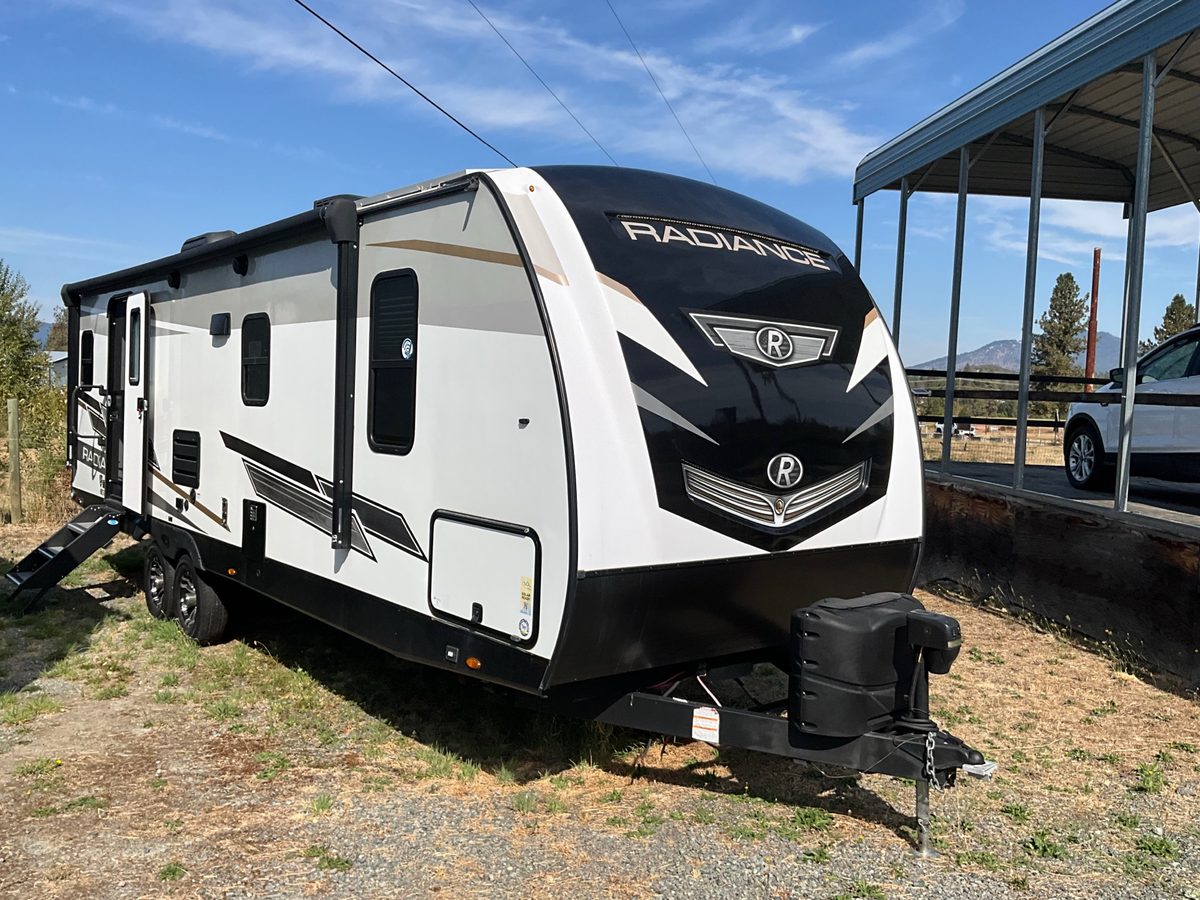 2023 Cruiser RV Radiance Ultra-Lite R-25RB featured photo